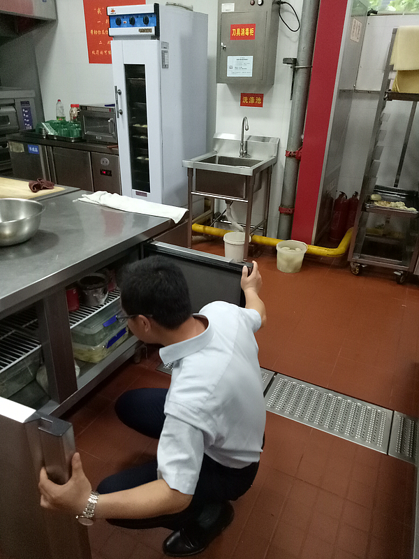 0505東餐廳檢查1.jpg 0505東餐廳檢查1.jpg